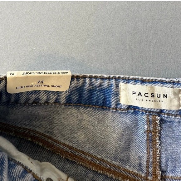 Frayed Hem Denim Shorts- Size 24 - Picture 4 of 6